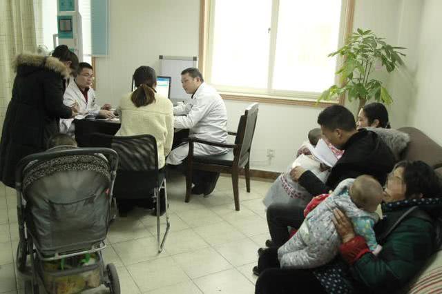 郑州多家医院儿科门诊患者骤增 就诊高峰或将持续一周