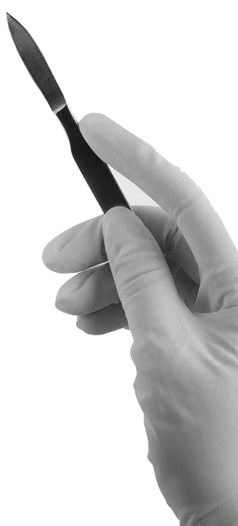 医学科学家：左手《柳叶刀》右手“手术刀”