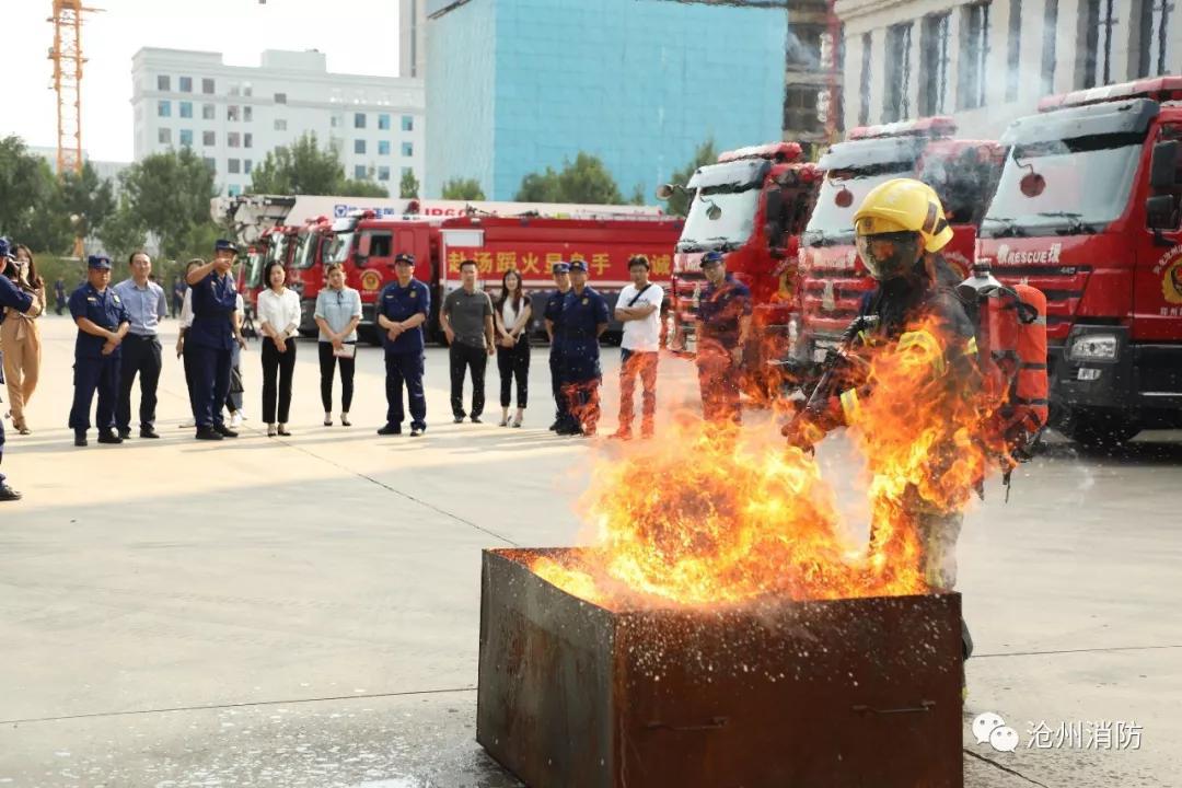 沧州消防支队联合团市委隆重举行揭牌仪式