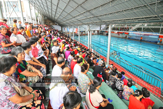 广西体育场组织专家为市民举办游泳安全知识讲座