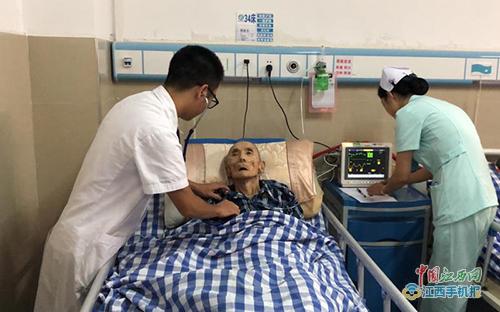 老人深夜昏迷 赣州第三人民医院全力抢救