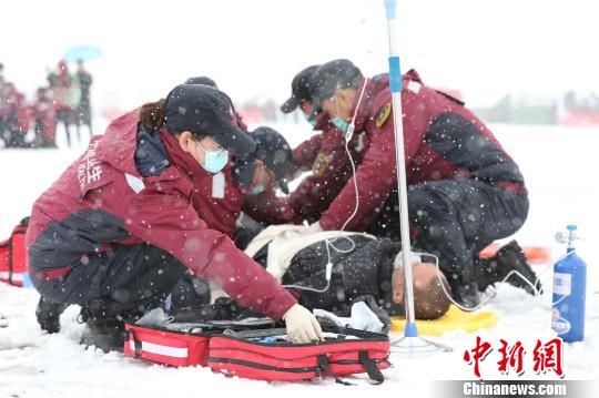 甘肃演练大地震后雪中卫生应急救援